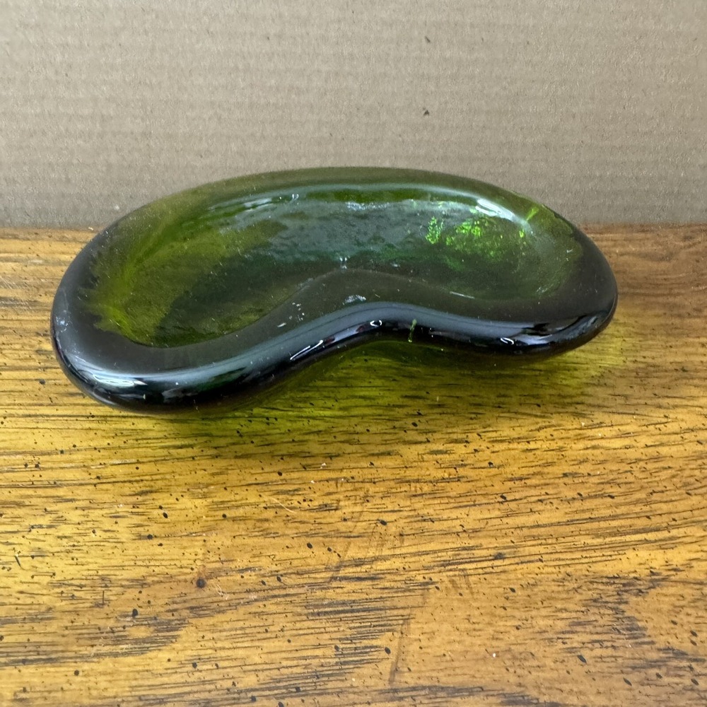Vintage 70's Blenko Kidney Bean Art Glass Ashtray  Avocado Green‎ Heart - Picture 3 of 8